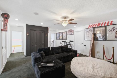 House in Davenport, Florida 4 bedrooms, 274.43 sq.m. № 2283402 - photo 21