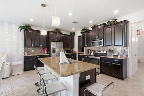House in Davenport, Florida 4 bedrooms, 274.43 sq.m. № 2283402 - photo 6
