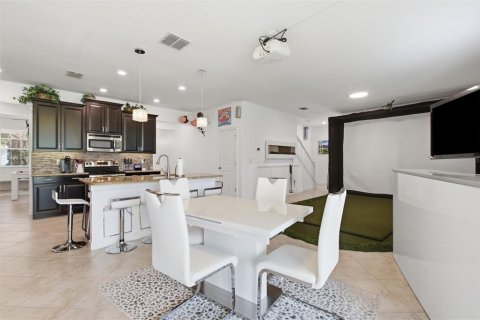 House in Davenport, Florida 4 bedrooms, 274.43 sq.m. № 2283402 - photo 12