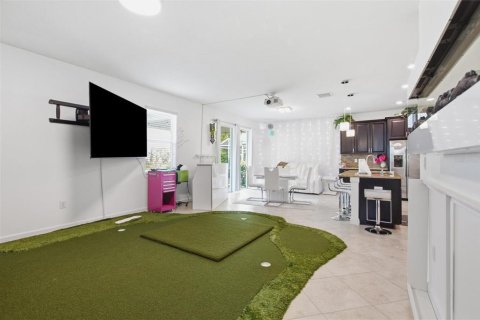 House in Davenport, Florida 4 bedrooms, 274.43 sq.m. № 2283402 - photo 13