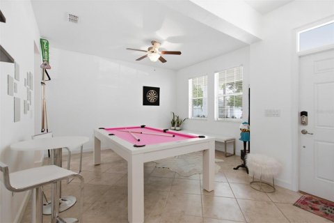 House in Davenport, Florida 4 bedrooms, 274.43 sq.m. № 2283402 - photo 4