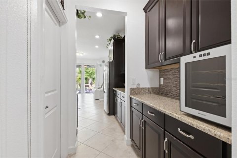 House in Davenport, Florida 4 bedrooms, 274.43 sq.m. № 2283402 - photo 5
