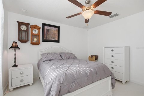 House in Davenport, Florida 4 bedrooms, 274.43 sq.m. № 2283402 - photo 30
