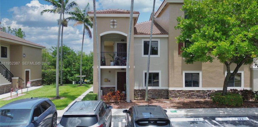 Кондоминиум с 3 спальнями в Катлер-Бей, Флорида № 2008900