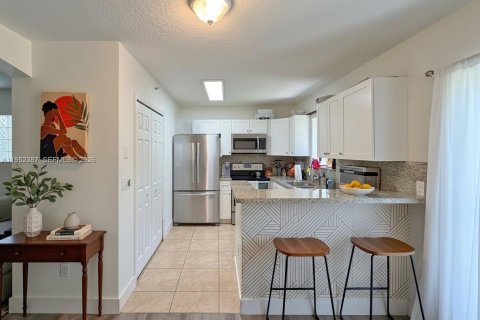 Купить кондоминиум в Катлер-Бей, Флорида 3 спальни, 94.57м2, № 2008900 - фото 5