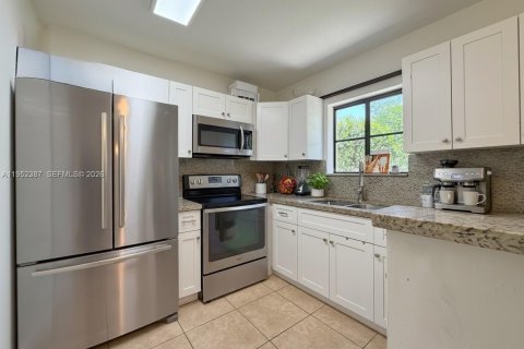 Купить кондоминиум в Катлер-Бей, Флорида 3 спальни, 94.57м2, № 2008900 - фото 3