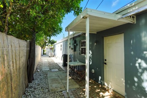 House in Hollywood, Florida 4 bedrooms, 138.24 sq.m. № 1891000 - photo 21