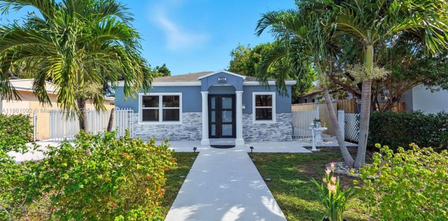House in Hollywood, Florida 4 bedrooms, 138.24 sq.m. № 1891000
