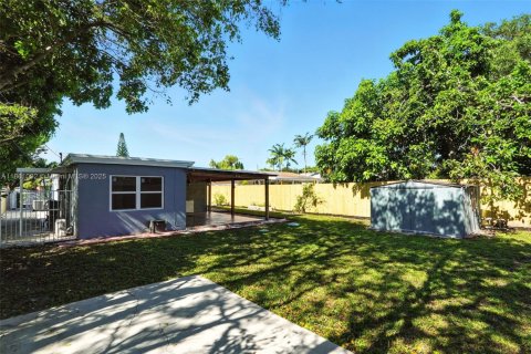 House in Hollywood, Florida 4 bedrooms, 138.24 sq.m. № 1891000 - photo 20