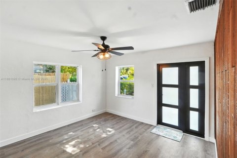 House in Hollywood, Florida 4 bedrooms, 138.24 sq.m. № 1891000 - photo 5