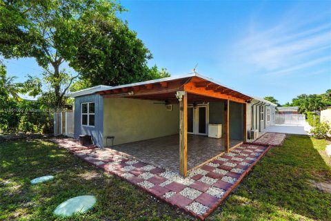 House in Hollywood, Florida 4 bedrooms, 138.24 sq.m. № 1891000 - photo 18