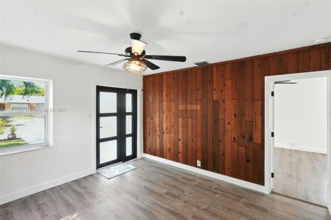House in Hollywood, Florida 4 bedrooms, 138.24 sq.m. № 1891000 - photo 4