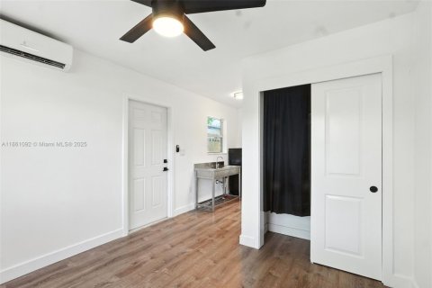 House in Hollywood, Florida 4 bedrooms, 138.24 sq.m. № 1891000 - photo 15