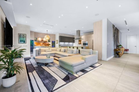 Купить виллу или дом в Майами, Флорида 6 спален, 470.83м2, № 2049889 - фото 16