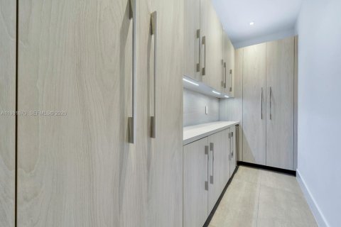 Купить виллу или дом в Майами, Флорида 6 спален, 470.83м2, № 2049889 - фото 22