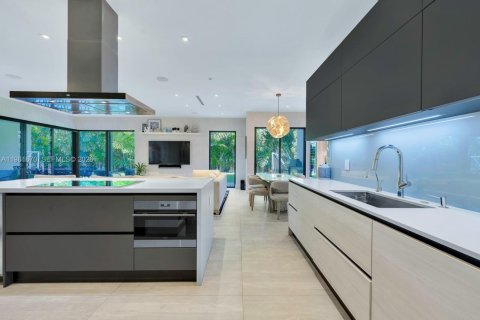 Купить виллу или дом в Майами, Флорида 6 спален, 470.83м2, № 2049889 - фото 21