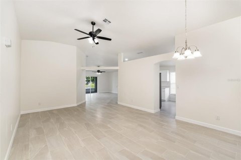 Villa ou maison à vendre à Melbourne, Floride: 4 chambres, 177.54 m2 № 1690396 - photo 5
