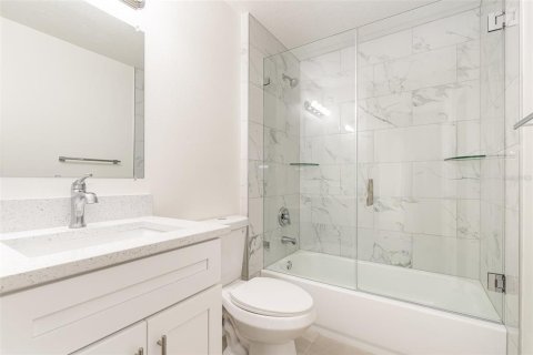 Villa ou maison à vendre à Melbourne, Floride: 4 chambres, 177.54 m2 № 1690396 - photo 12