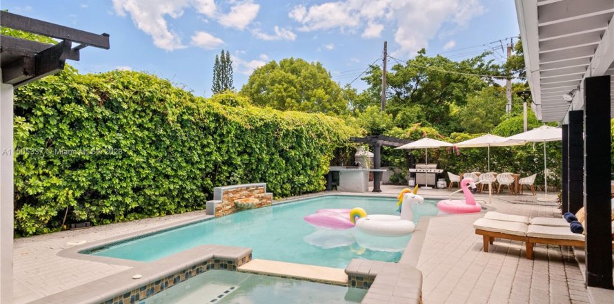 Villa ou maison à Miami, Floride 5 chambres, 280.1 m2 № 1874534