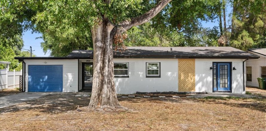 House in Winter Haven, Florida 2 bedrooms, 114.18 sq.m. № 1665792