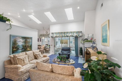 House in Orlando, Florida 4 bedrooms, 237.64 sq.m. № 1835175 - photo 7
