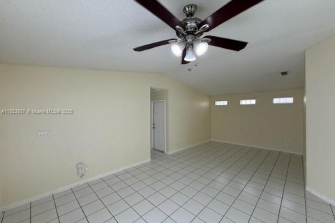 House in Miami, Florida 3 bedrooms, 130.62 sq.m. № 1872667 - photo 8