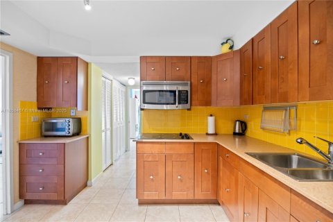 Купить кондоминиум в Санни-Айлс-Бич, Флорида 2 спальни, 100.98м2, № 1957724 - фото 7