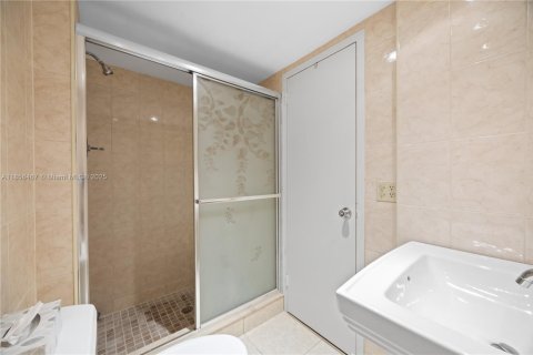 Купить кондоминиум в Санни-Айлс-Бич, Флорида 2 спальни, 100.98м2, № 1957724 - фото 25