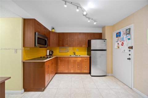 Купить кондоминиум в Санни-Айлс-Бич, Флорида 2 спальни, 100.98м2, № 1957724 - фото 8