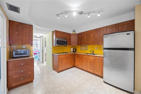 Купить кондоминиум в Санни-Айлс-Бич, Флорида 2 спальни, 100.98м2, № 1957724 - фото 9