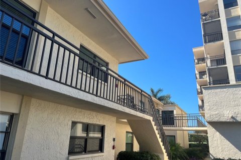 Condominio en alquiler en Saint Petersburg, Florida, 2 dormitorios, 82.68 m2 № 1833609 - foto 1