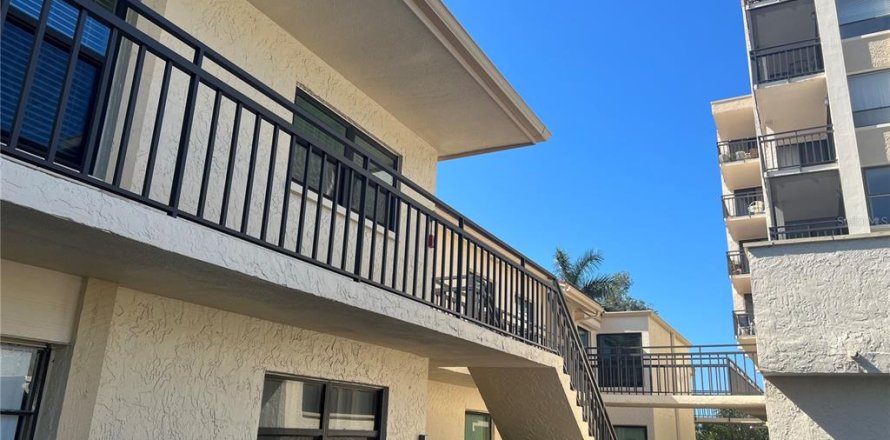 Condominio en Saint Petersburg, Florida, 2 dormitorios  № 1833609