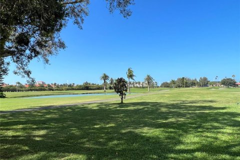 Condominio en alquiler en Saint Petersburg, Florida, 2 dormitorios, 82.68 m2 № 1833609 - foto 3