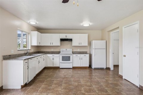 House in Kissimmee, Florida 4 bedrooms, 221.76 sq.m. № 2391530 - photo 25