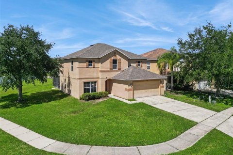 House in Kissimmee, Florida 4 bedrooms, 221.76 sq.m. № 2391530 - photo 2