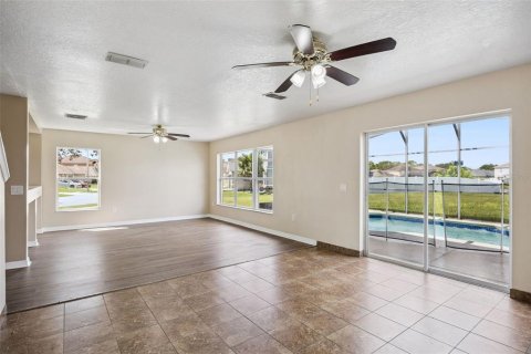 House in Kissimmee, Florida 4 bedrooms, 221.76 sq.m. № 2391530 - photo 21