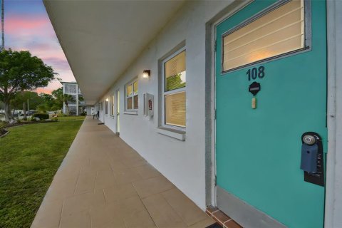 Condominio en venta en Saint Petersburg, Florida, 1 dormitorio, 57.6 m2 № 1597891 - foto 2