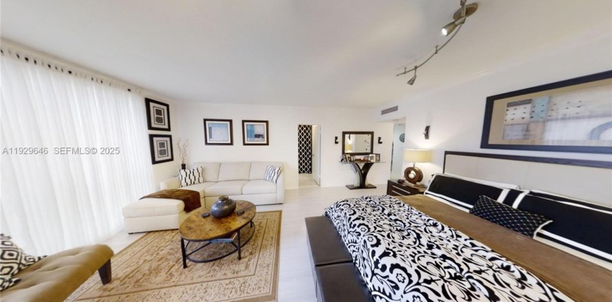 Studio à Condo à Miami Beach, Floride  № 1988562