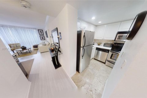 Copropriété à louer à Miami Beach, Floride: 47.38 m2 № 1988562 - photo 4