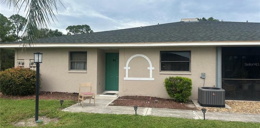 Condominio en Punta Gorda, Florida, 2 dormitorios № 1907327