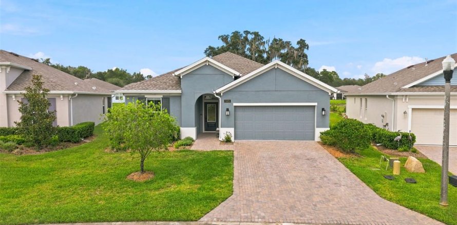 House in Brooksville, Florida 2 bedrooms, 183.57 sq.m. № 2150376