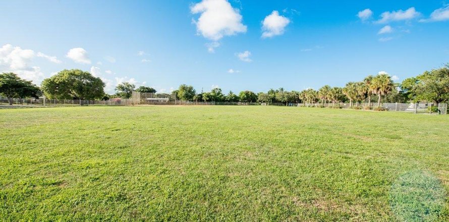 Immobilier commercial à Delray Beach, Floride 3 chambres, 91.23 m2 № 1217291