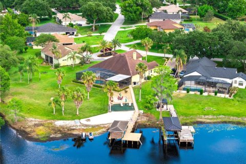 House in Clermont, Florida 5 bedrooms, 379.23 sq.m. № 2113040 - photo 4