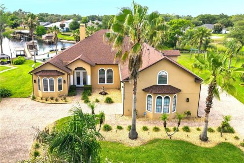 House in Clermont, Florida 5 bedrooms, 379.23 sq.m. № 2113040 - photo 2