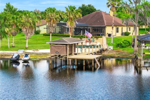 House in Clermont, Florida 5 bedrooms, 379.23 sq.m. № 2113040 - photo 3