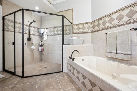 House in Clermont, Florida 5 bedrooms, 379.23 sq.m. № 2113040 - photo 24