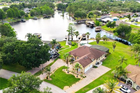 House in Clermont, Florida 5 bedrooms, 379.23 sq.m. № 2113040 - photo 7