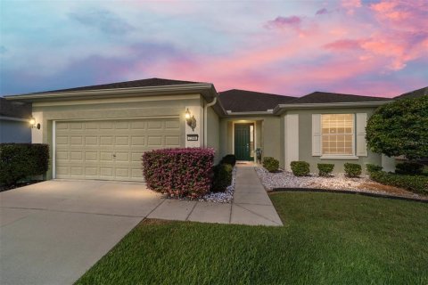 House in Ocala, Florida 2 bedrooms, 148.27 sq.m. № 2195284