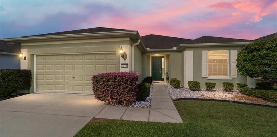 House in Ocala, Florida 2 bedrooms, 148.27 sq.m. № 2195284