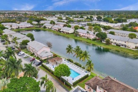 Снять в аренду кондоминиум в Майами, Флорида 3 спальни, 106.84м2, № 2053278 - фото 28